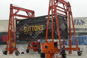 移動(dòng)式集裝箱液壓吊車(chē)圖片