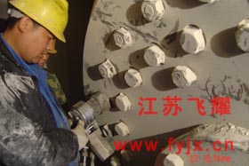 水泥廠磨輥(液壓扳手)緊固使用圖